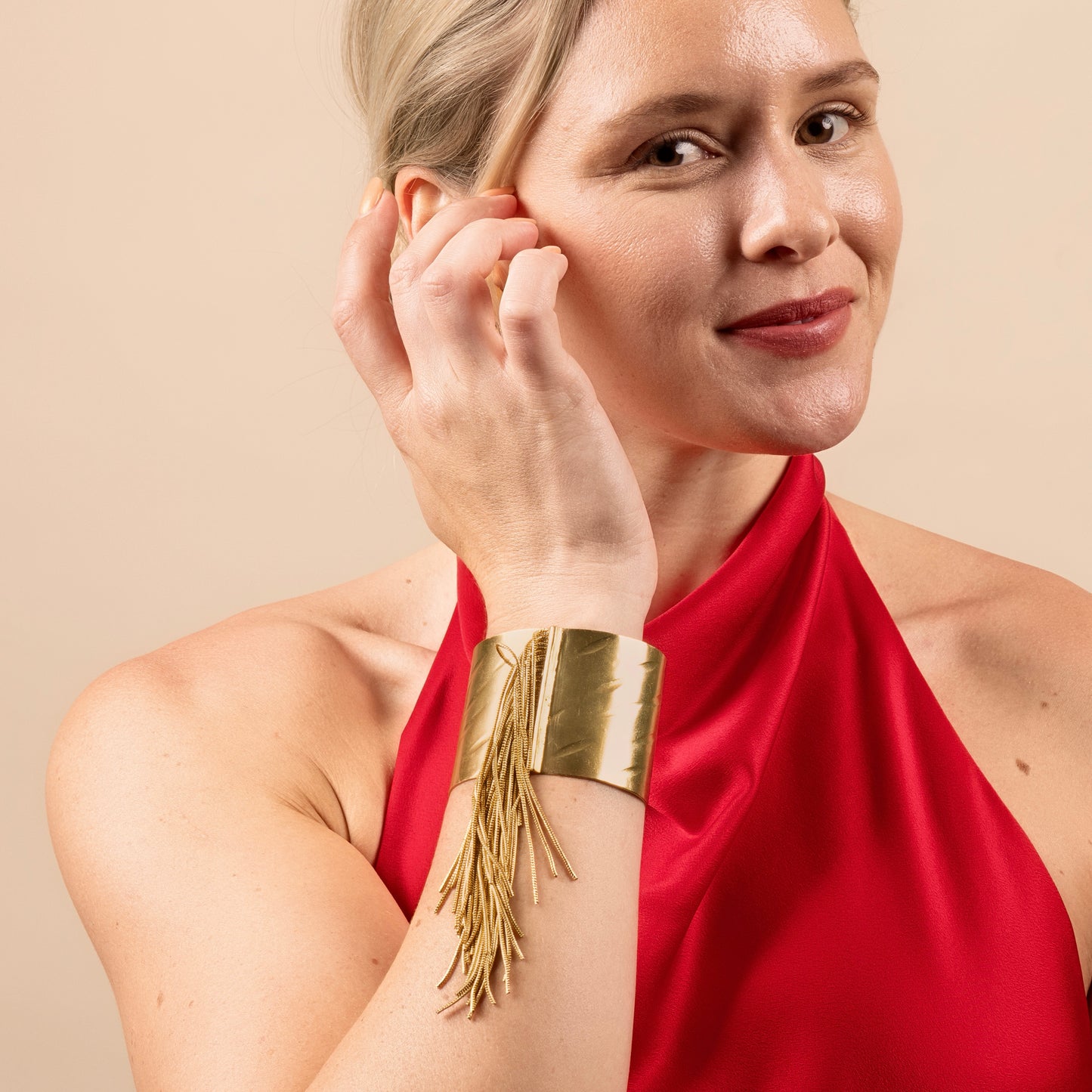 Elegant Gold Fringe Bracelet